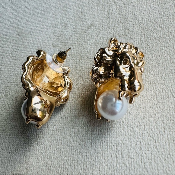 18k Gold Plated Lion Head Vintage Style Pearl Stud Earrings Large - Picture 6 of 12